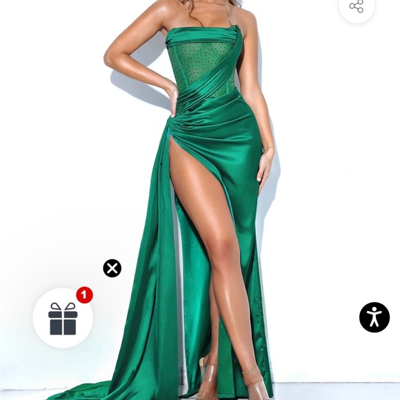 Miss circle evening Gown - Picture 1 of 5